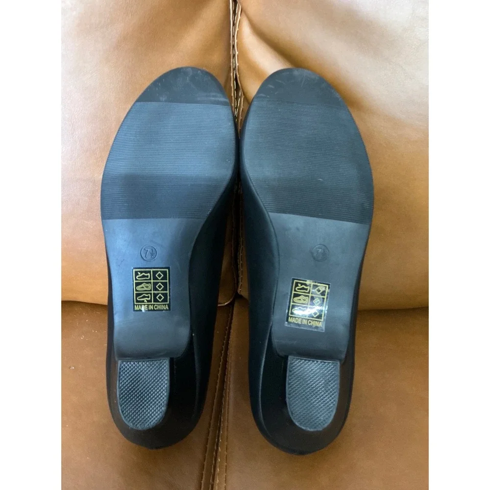 Journee Collection Saar Pump Womens 7.5 Black Low Wedge Round Toe